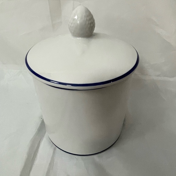 Vintage 1984. International House Country Blue. Blue Cat covered jar. 7”. - Picture 3 of 7